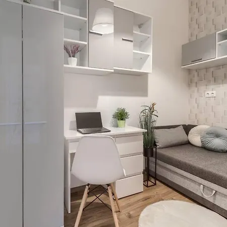 Geodezyjna'70 Cozy P3 Apartment Warsaw